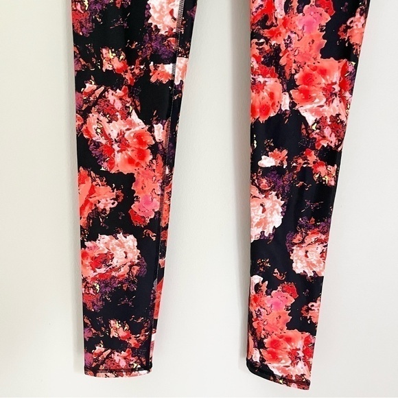 NWT Fabletics Salar Floral Printed Powerhold Leggings Pink Black‎ Size XS - Picture 8 of 10